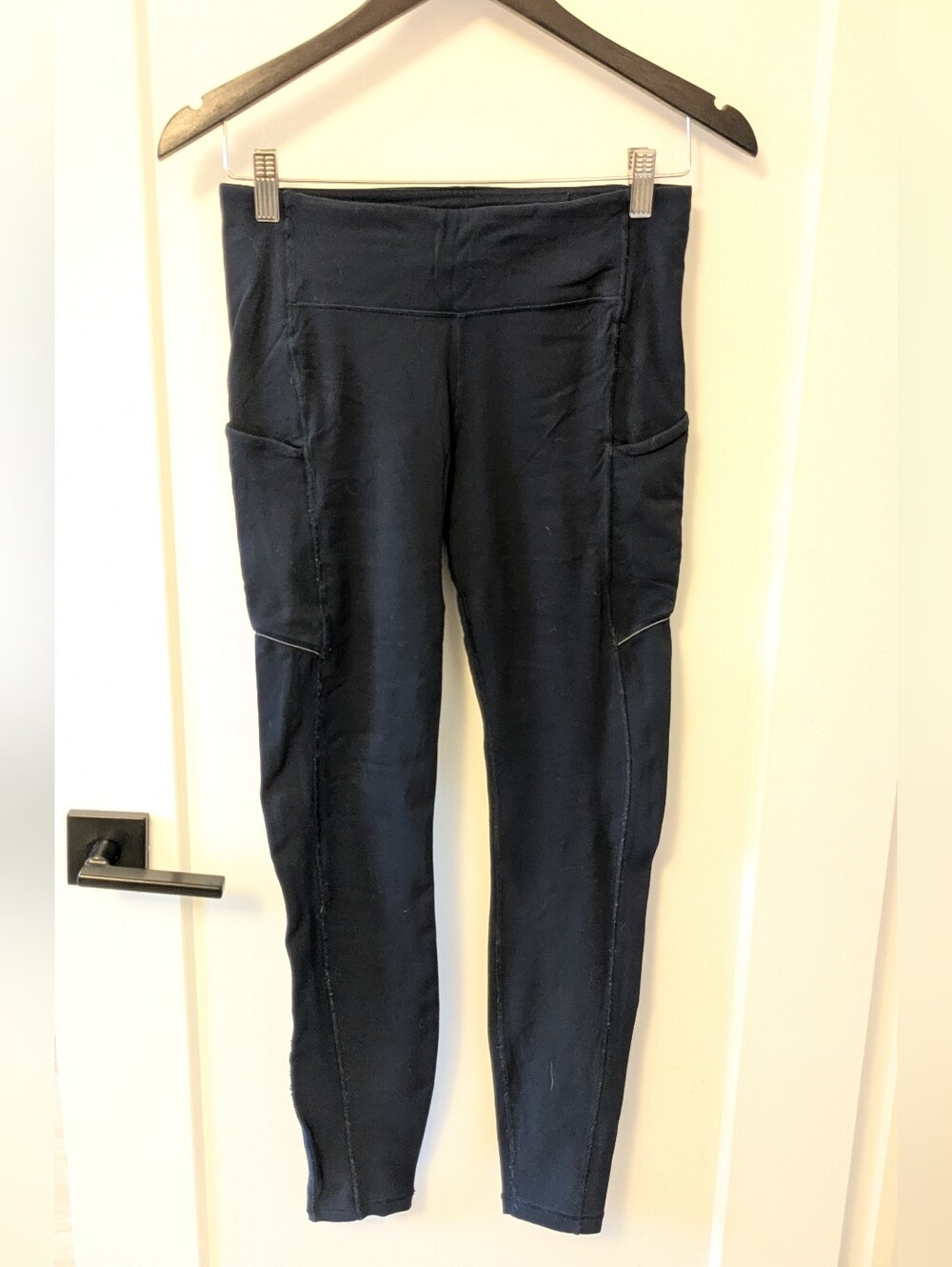 Lululemon Size 6 Navy Blue Leggings With Pockets